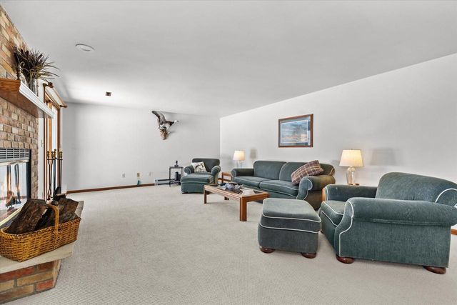 S47W25739 Wood Lilly LANE, Waukesha, WI 53189