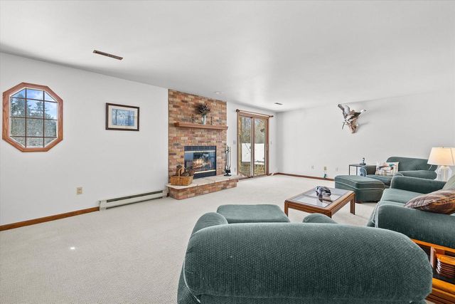 S47W25739 Wood Lilly LANE, Waukesha, WI 53189