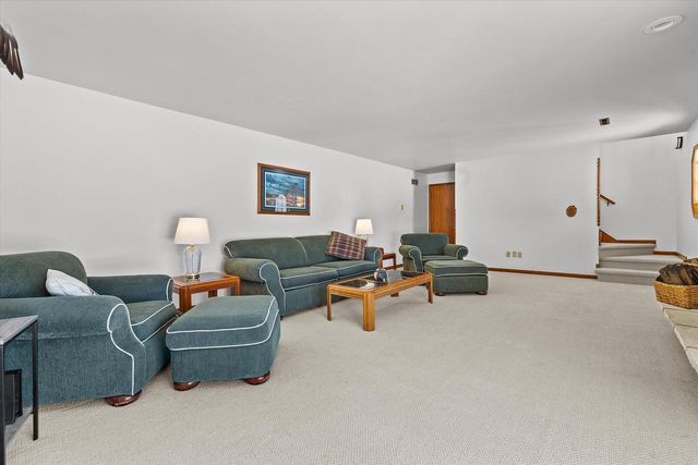 S47W25739 Wood Lilly LANE, Waukesha, WI 53189