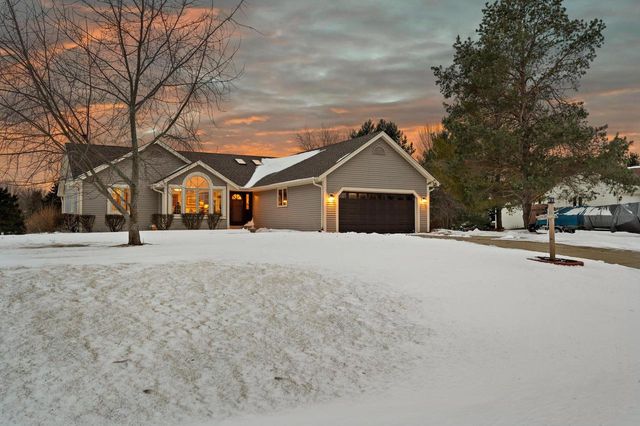 S47W25739 Wood Lilly LANE, Waukesha, WI 53189