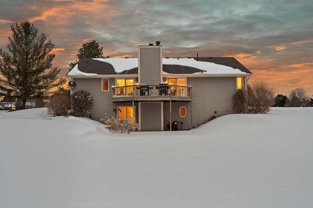 S47W25739 Wood Lilly LANE, Waukesha, WI 53189