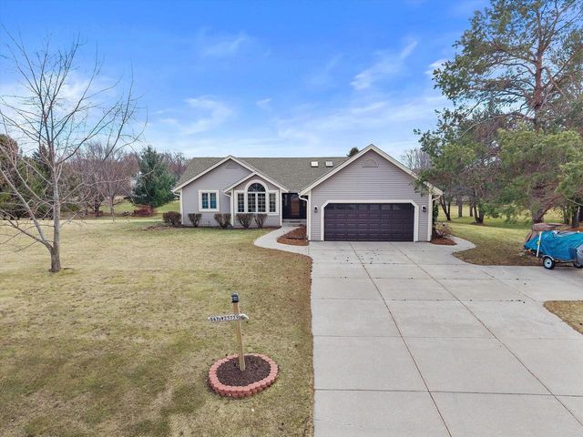 S47W25739 Wood Lilly LANE, Waukesha, WI 53189