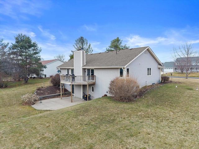 S47W25739 Wood Lilly LANE, Waukesha, WI 53189