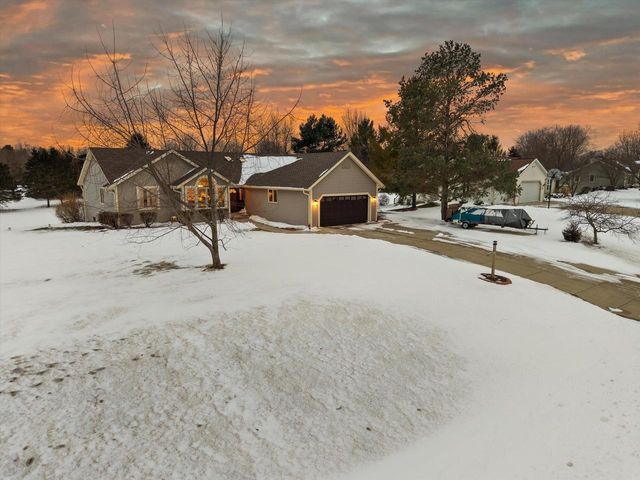 S47W25739 Wood Lilly LANE, Waukesha, WI 53189