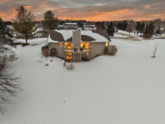 S47W25739 Wood Lilly LANE, Waukesha, WI 53189