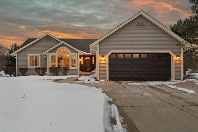 S47W25739 Wood Lilly LANE, Waukesha, WI 53189