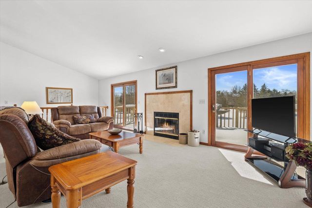 S47W25739 Wood Lilly LANE, Waukesha, WI 53189