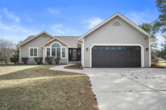 S47W25739 Wood Lilly LANE, Waukesha, WI 53189
