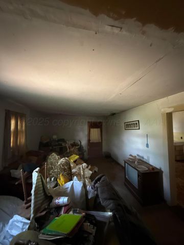 607 Clarendon Street, Mclean, TX 79057