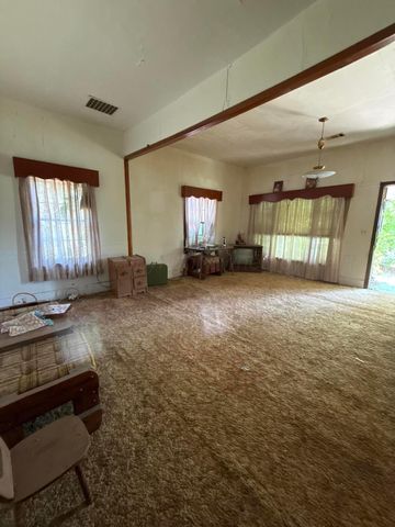 607 Clarendon Street, Mclean, TX 79057