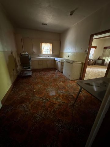 607 Clarendon Street, Mclean, TX 79057