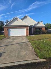 105 Fieldwalk Chase, Bonaire, GA 31005