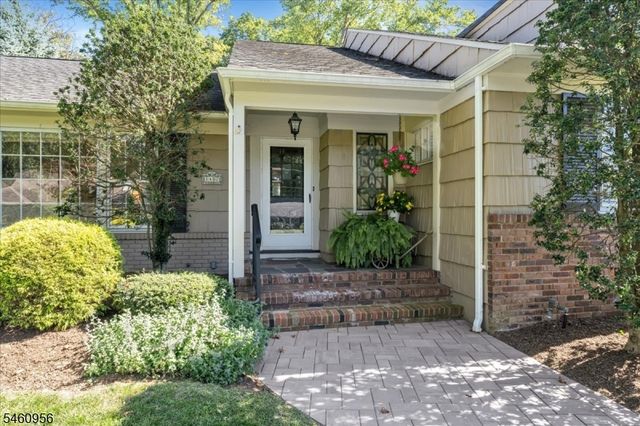 1407 Chapel Hill Rd, Mountainside Boro, NJ 07092