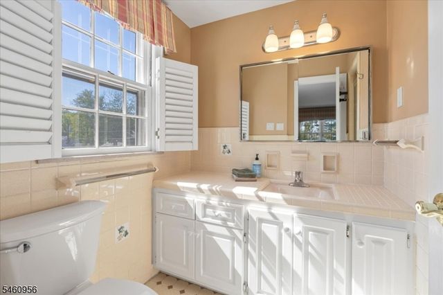1407 Chapel Hill Rd, Mountainside Boro, NJ 07092