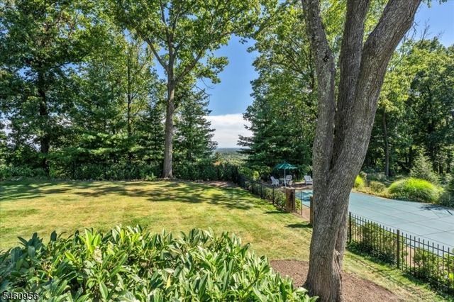 1407 Chapel Hill Rd, Mountainside Boro, NJ 07092