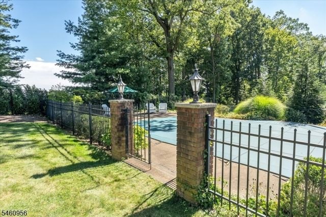 1407 Chapel Hill Rd, Mountainside Boro, NJ 07092