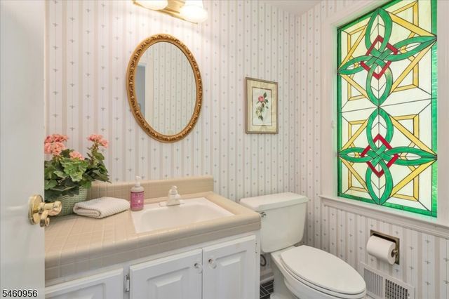 1407 Chapel Hill Rd, Mountainside Boro, NJ 07092
