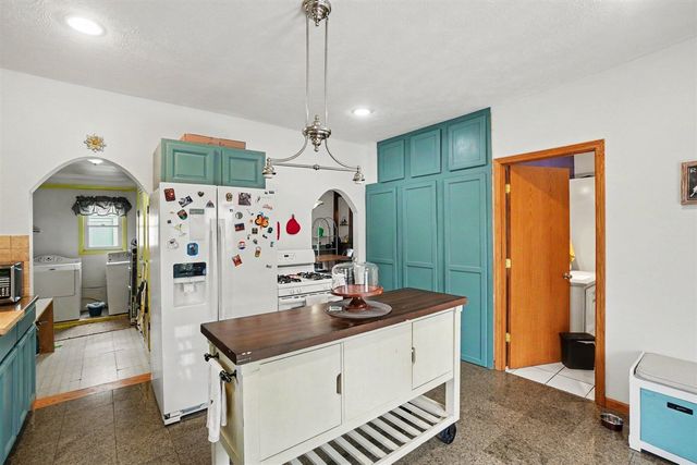 4071 Ivanrest Avenue, Grandville, MI 49418
