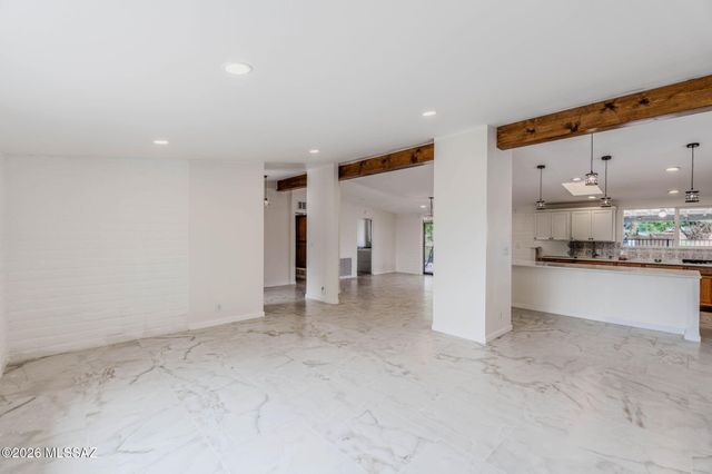 6337 N Pomona Road, Tucson, AZ 85704