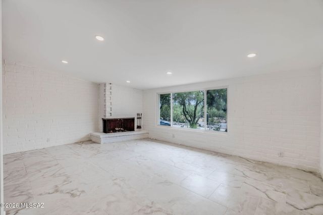 6337 N Pomona Road, Tucson, AZ 85704