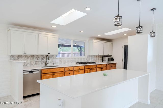 6337 N Pomona Road, Tucson, AZ 85704