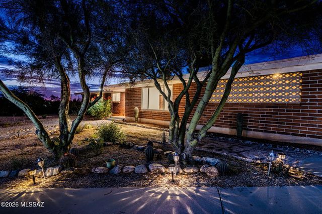6337 N Pomona Road, Tucson, AZ 85704