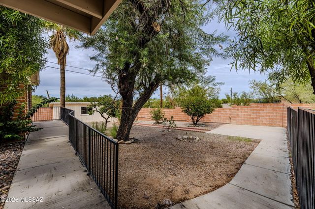 6337 N Pomona Road, Tucson, AZ 85704