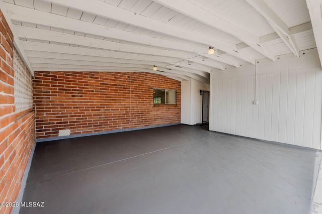 6337 N Pomona Road, Tucson, AZ 85704