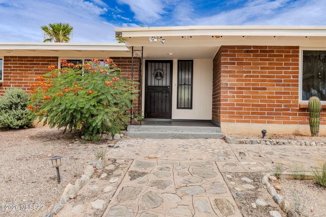 6337 N Pomona Road, Tucson, AZ 85704
