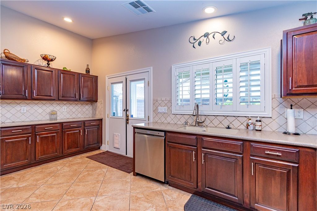 Image 10 of property listing at 8391 Hollywood Hills Avenue, Las Vegas, NV 89178