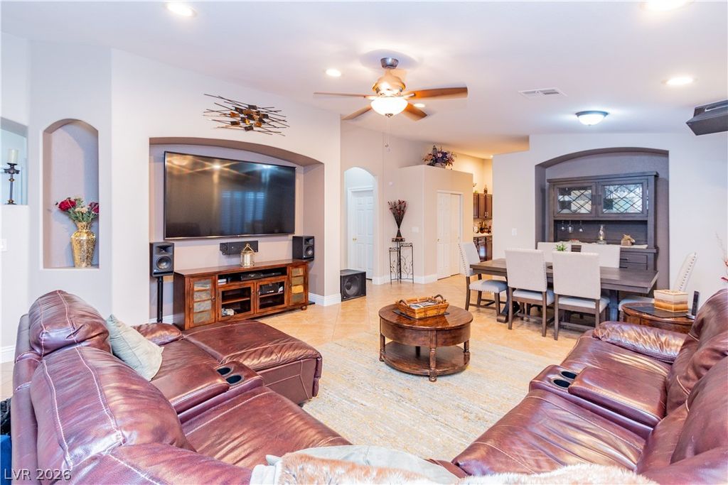 Image 6 of property listing at 8391 Hollywood Hills Avenue, Las Vegas, NV 89178