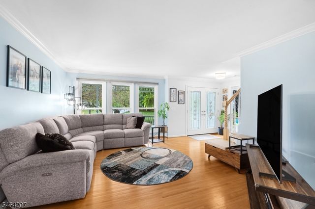 6 Larsen Dr, Roxbury Twp., NJ 07876
