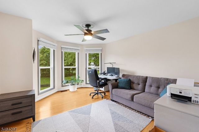 6 Larsen Dr, Roxbury Twp., NJ 07876