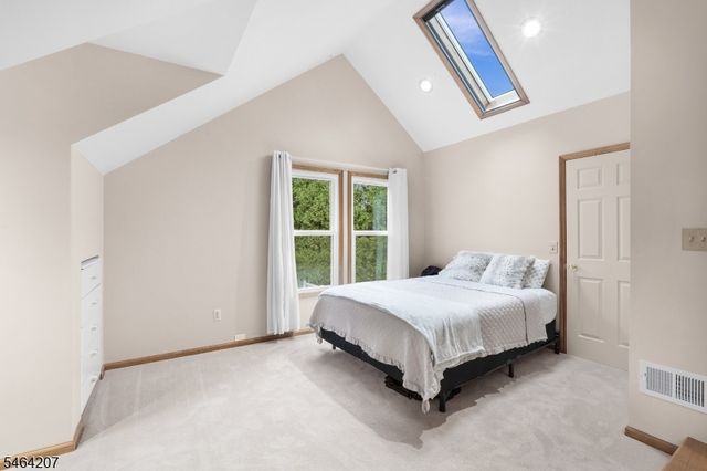 6 Larsen Dr, Roxbury Twp., NJ 07876