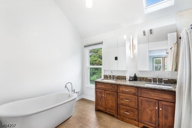 6 Larsen Dr, Roxbury Twp., NJ 07876