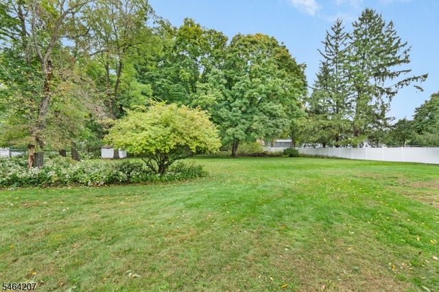 6 Larsen Dr, Roxbury Twp., NJ 07876