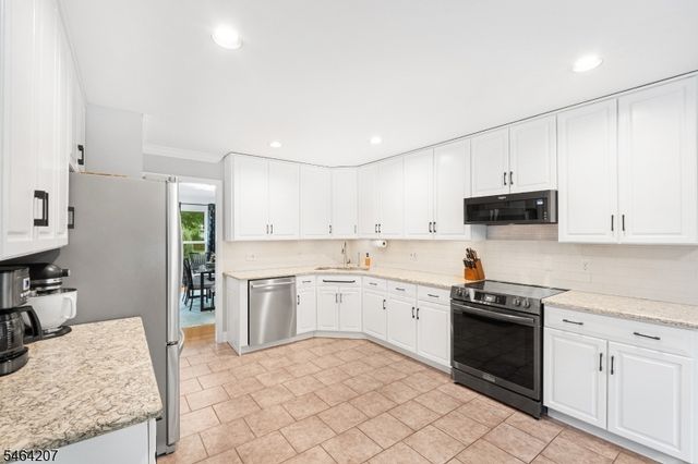 6 Larsen Dr, Roxbury Twp., NJ 07876