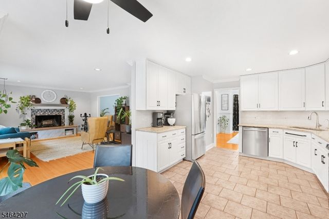 6 Larsen Dr, Roxbury Twp., NJ 07876