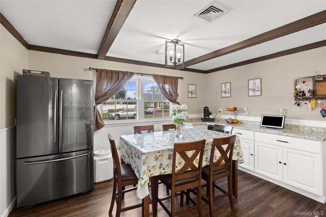 300 W 24th Street, Deer Park, NY 11729