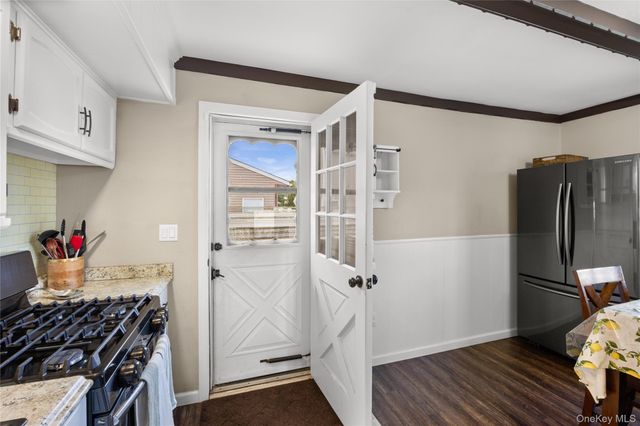 300 W 24th Street, Deer Park, NY 11729