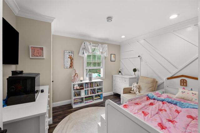 300 W 24th Street, Deer Park, NY 11729