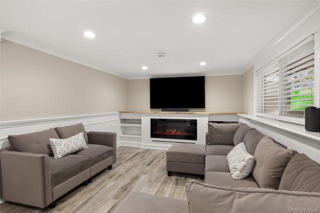300 W 24th Street, Deer Park, NY 11729
