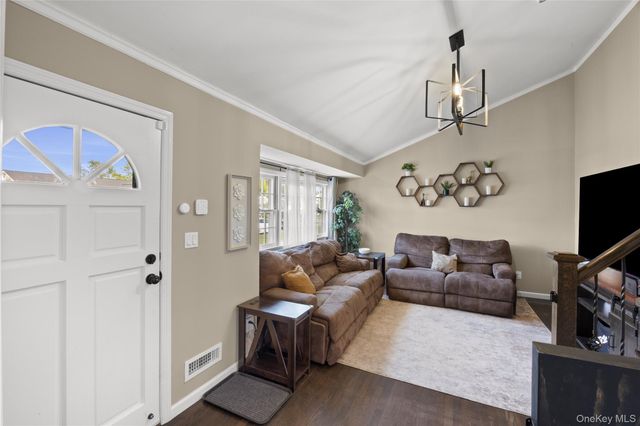 300 W 24th Street, Deer Park, NY 11729