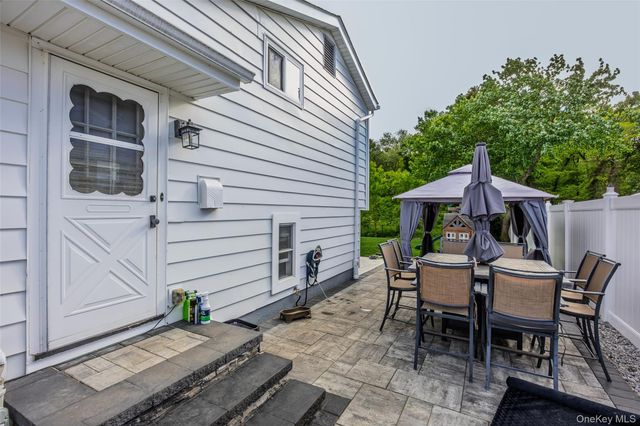 300 W 24th Street, Deer Park, NY 11729