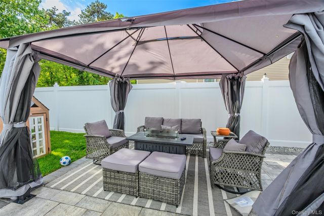300 W 24th Street, Deer Park, NY 11729