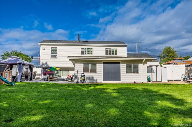 300 W 24th Street, Deer Park, NY 11729