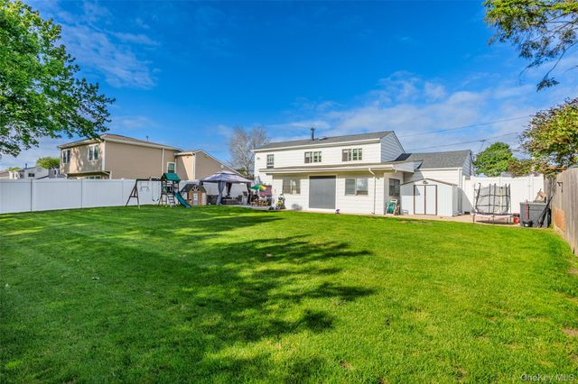 300 W 24th Street, Deer Park, NY 11729