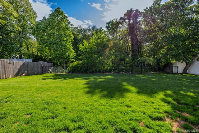 300 W 24th Street, Deer Park, NY 11729