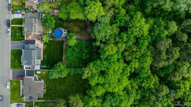 300 W 24th Street, Deer Park, NY 11729