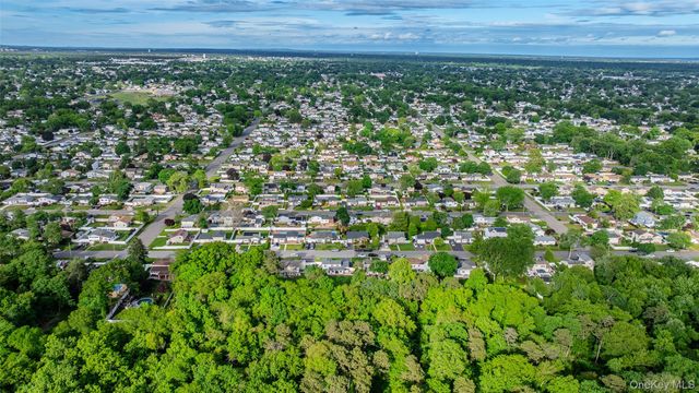 300 W 24th Street, Deer Park, NY 11729